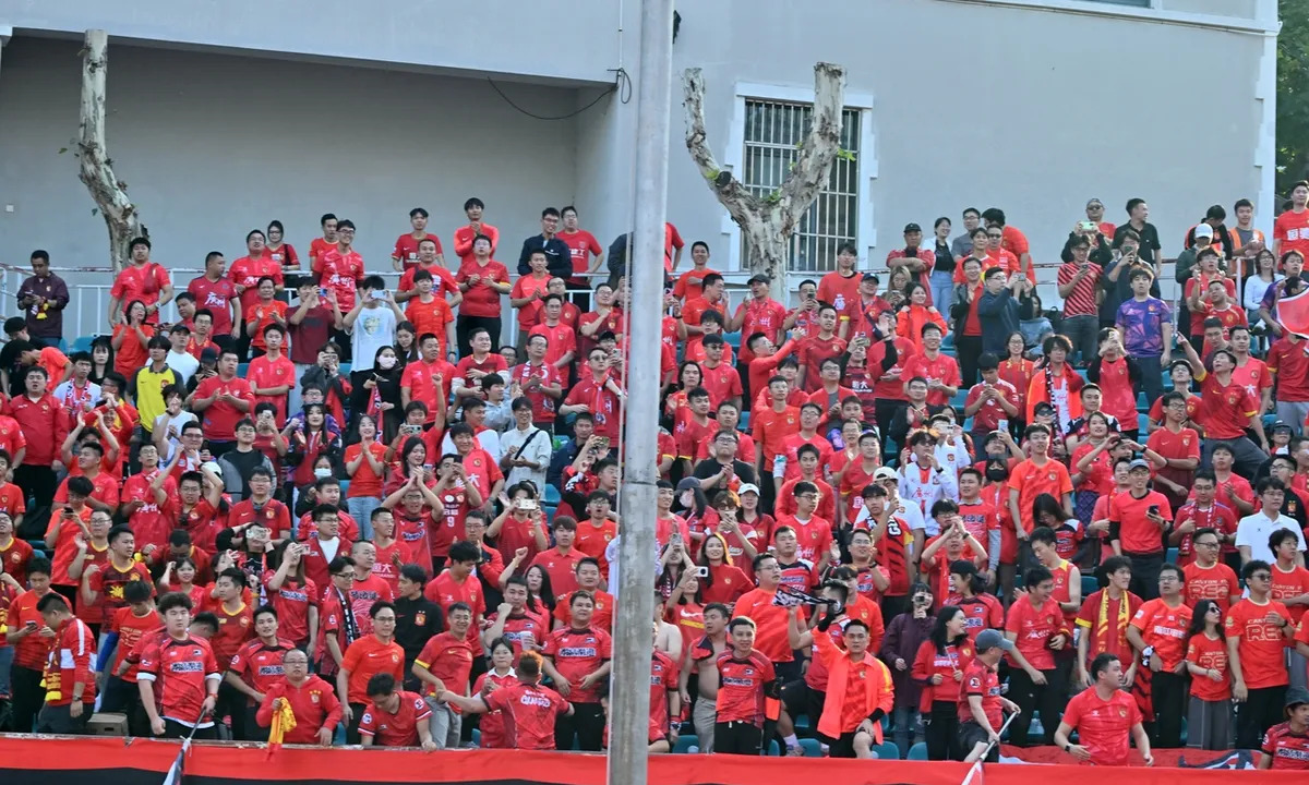 澳亚国际最新版本-关于东西部球队交锋激烈，观众热情助威的信息