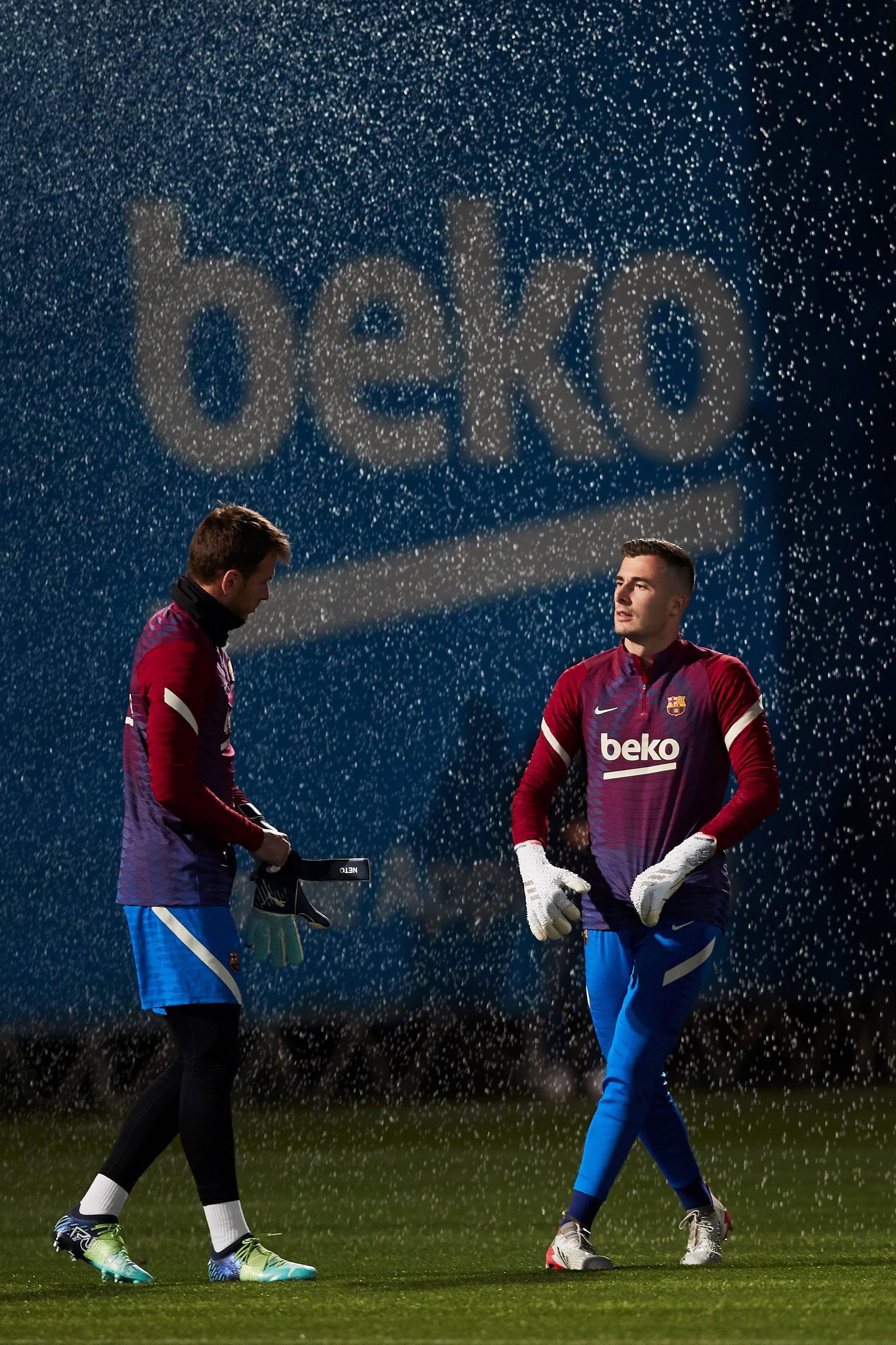 澳亚国际公司官网-精妙战术：法国联赛球员备战策略有序